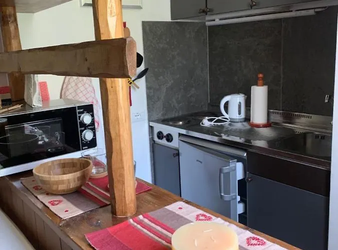 Renovated In Out, Cir 1255 *