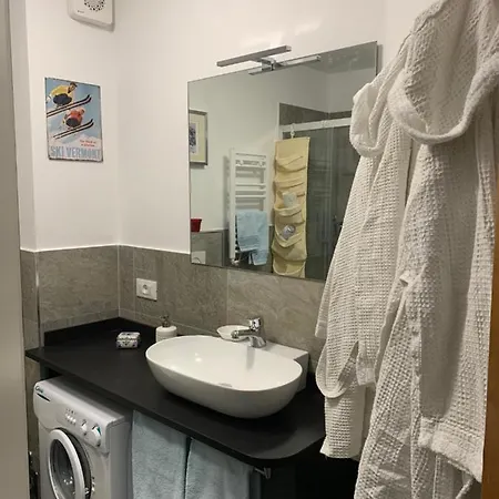 Renovated In Out, Cir 0282 *